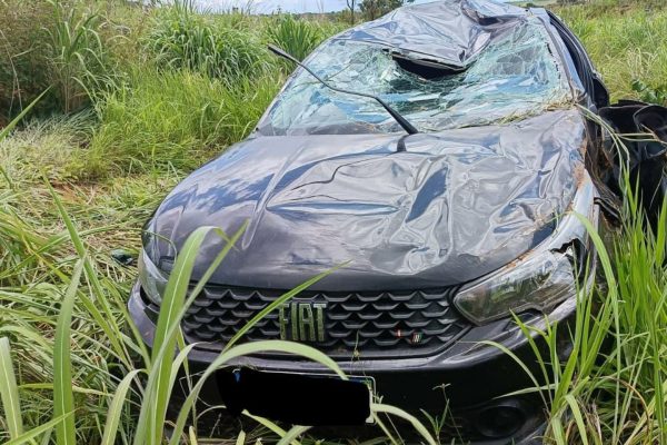 Carro capotado